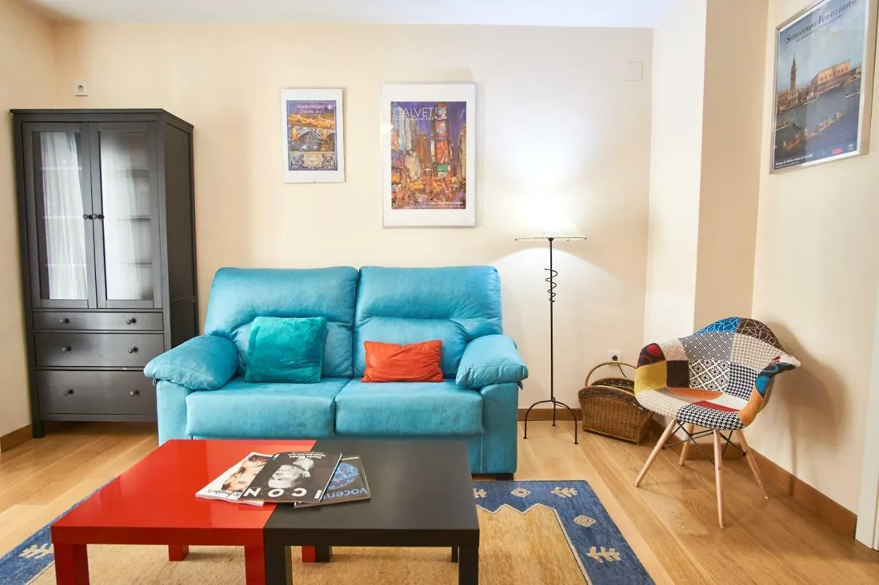 Rodrigo De Triana Courtyard By Valcambre Apartment Seville